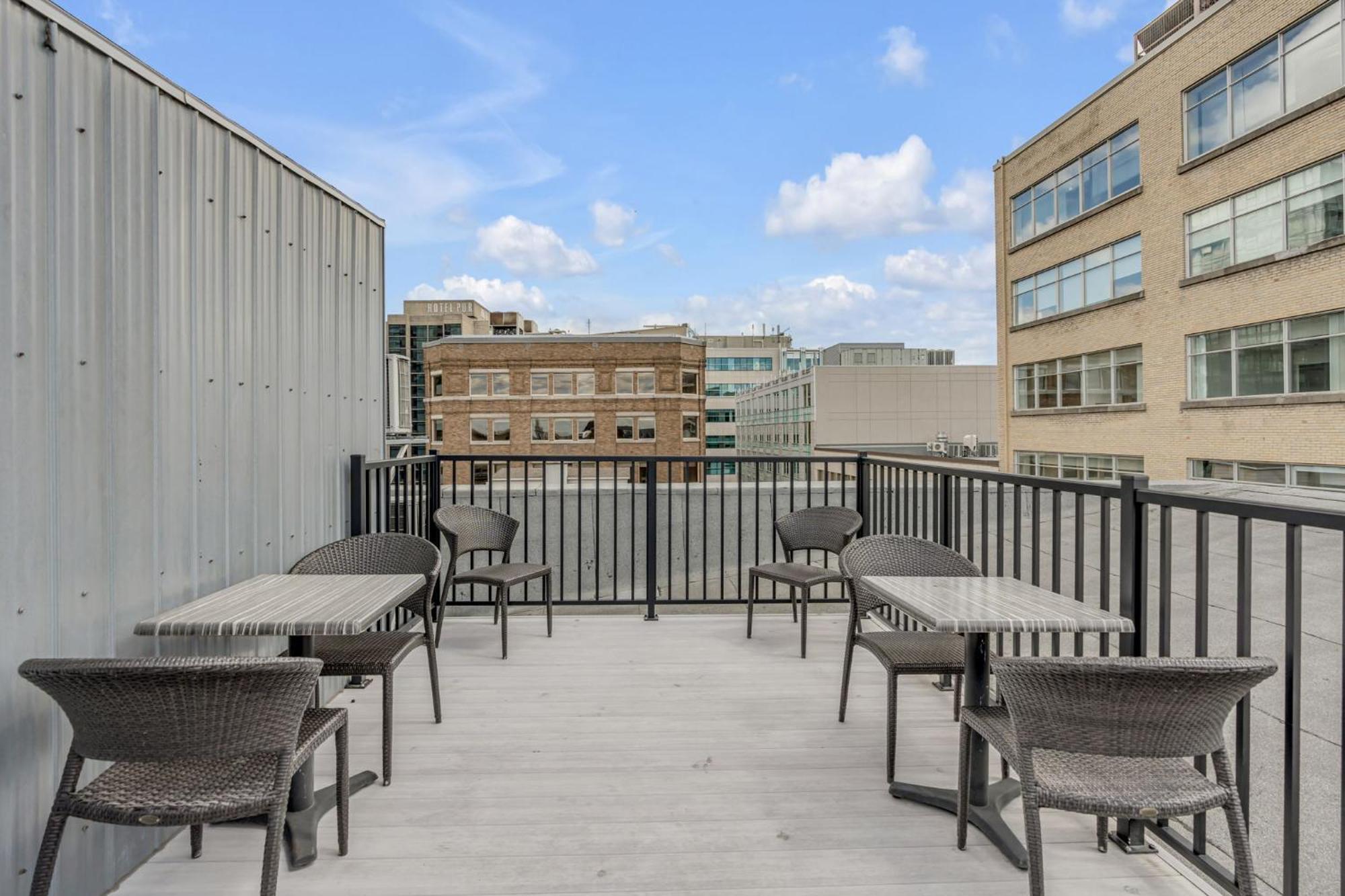 Initial - Suite Lemieux - Parking - Centre-Ville De Quebec Exterior photo